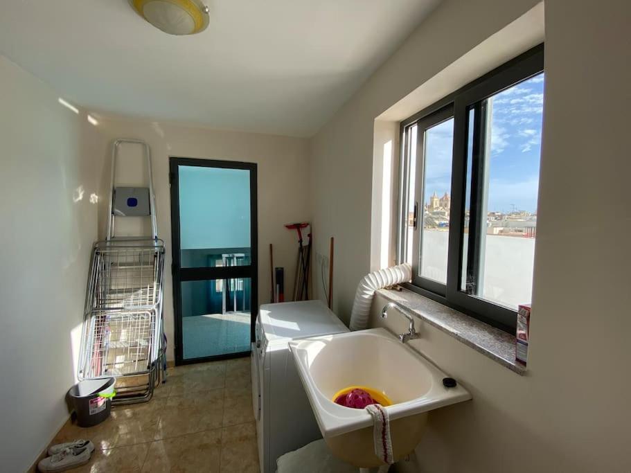 May Flower: Modern Flat Close To Airport/Bus Stops Tarxien المظهر الخارجي الصورة