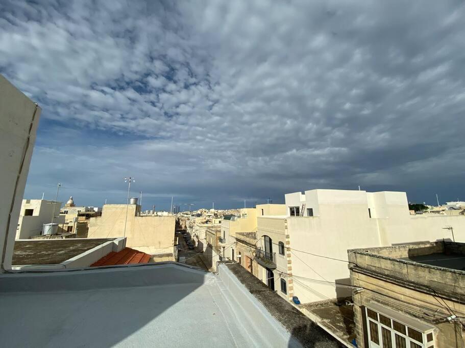 May Flower: Modern Flat Close To Airport/Bus Stops Tarxien المظهر الخارجي الصورة