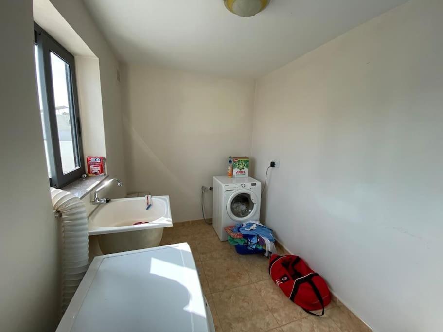 May Flower: Modern Flat Close To Airport/Bus Stops Tarxien المظهر الخارجي الصورة