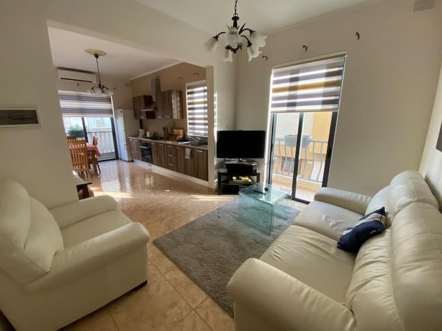 May Flower: Modern Flat Close To Airport/Bus Stops Tarxien المظهر الخارجي الصورة