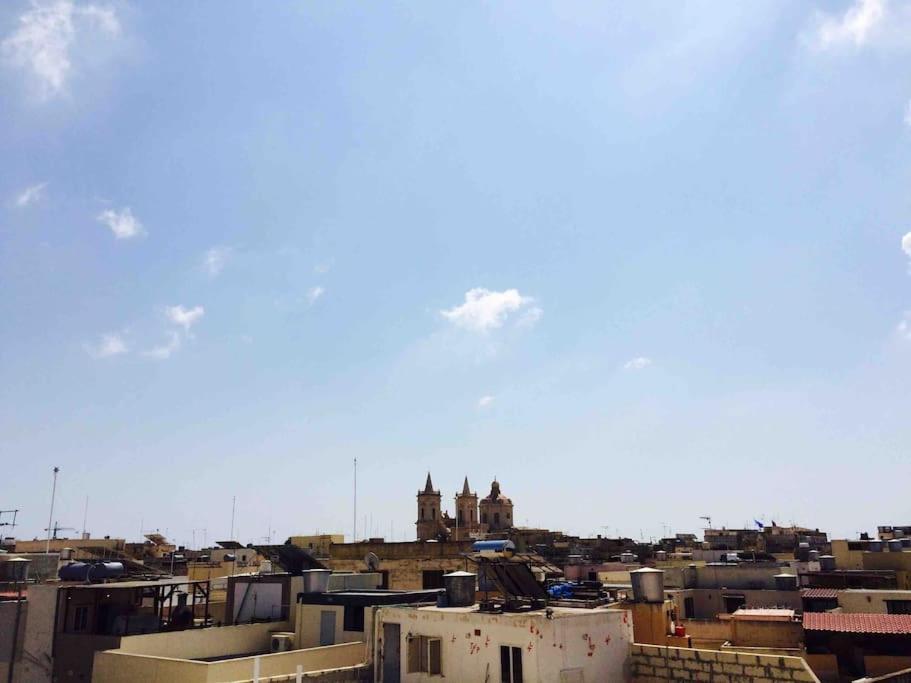 May Flower: Modern Flat Close To Airport/Bus Stops Tarxien المظهر الخارجي الصورة